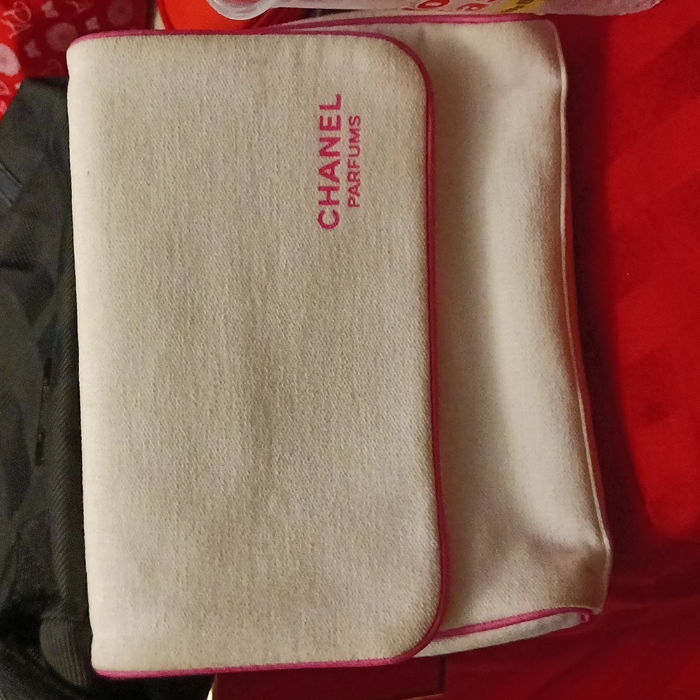 Chanel Parfums White & Pink Makeup/Tolietries Bag Gem